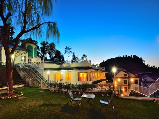 Now, packed resorts cause chaos in Shimla 1